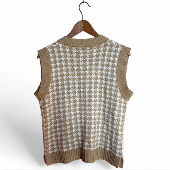 Women's Tan & White Sweater Vest - Picture 3 of 3